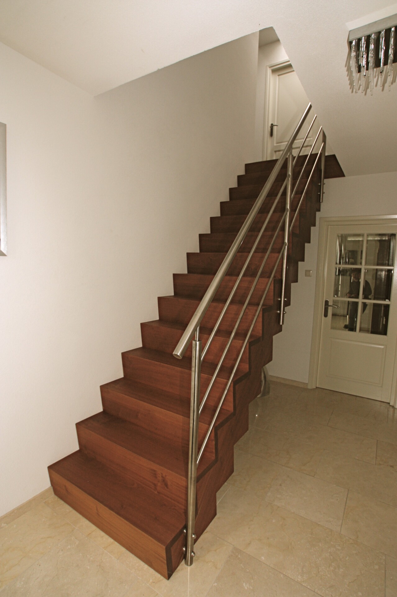 Houten trappen met staal Halsteren